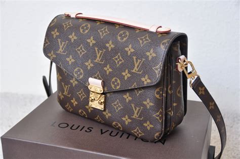 pochette metis louis vuitton originale|Louis Vuitton Pochette metis celebrities.